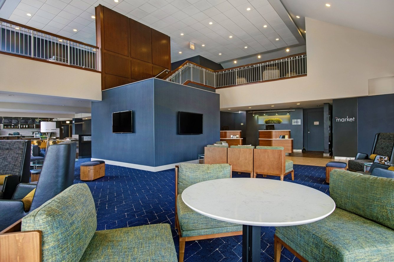 Courtyard Elmhurst two story lobby and lounge
