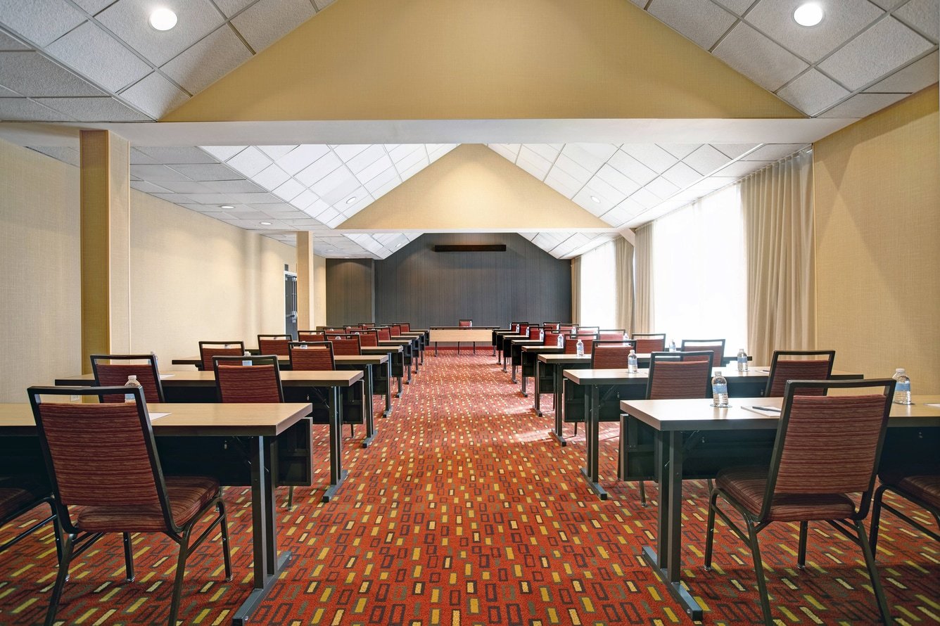 Courtyard Elmhurst meeting space