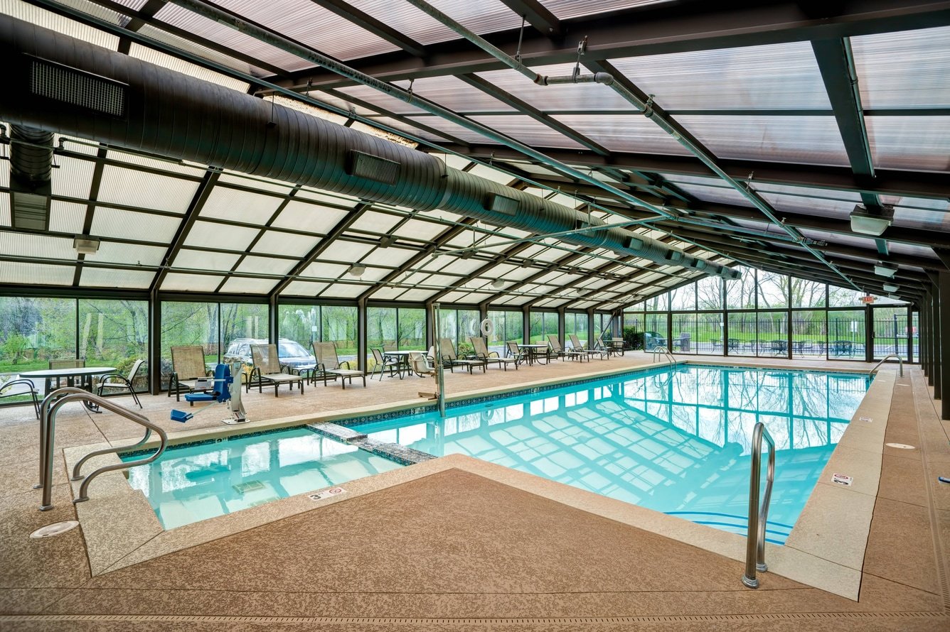 Courtyard Elmhurst indoor pool