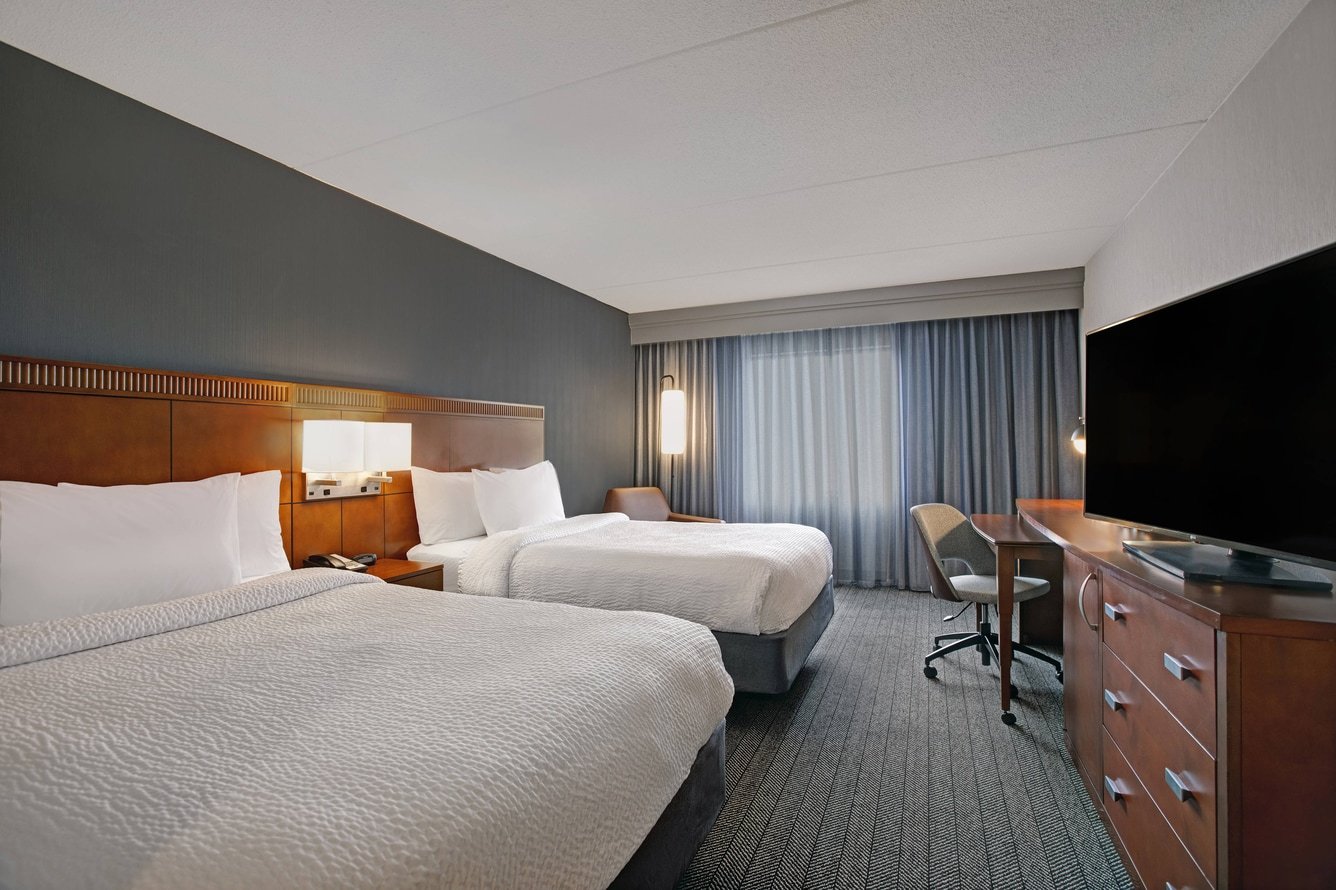 Courtyard Elmhurst double double guest room