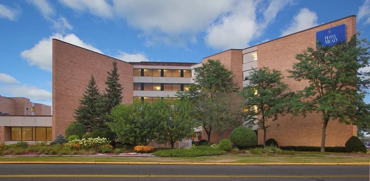 Hotel Mead exterior