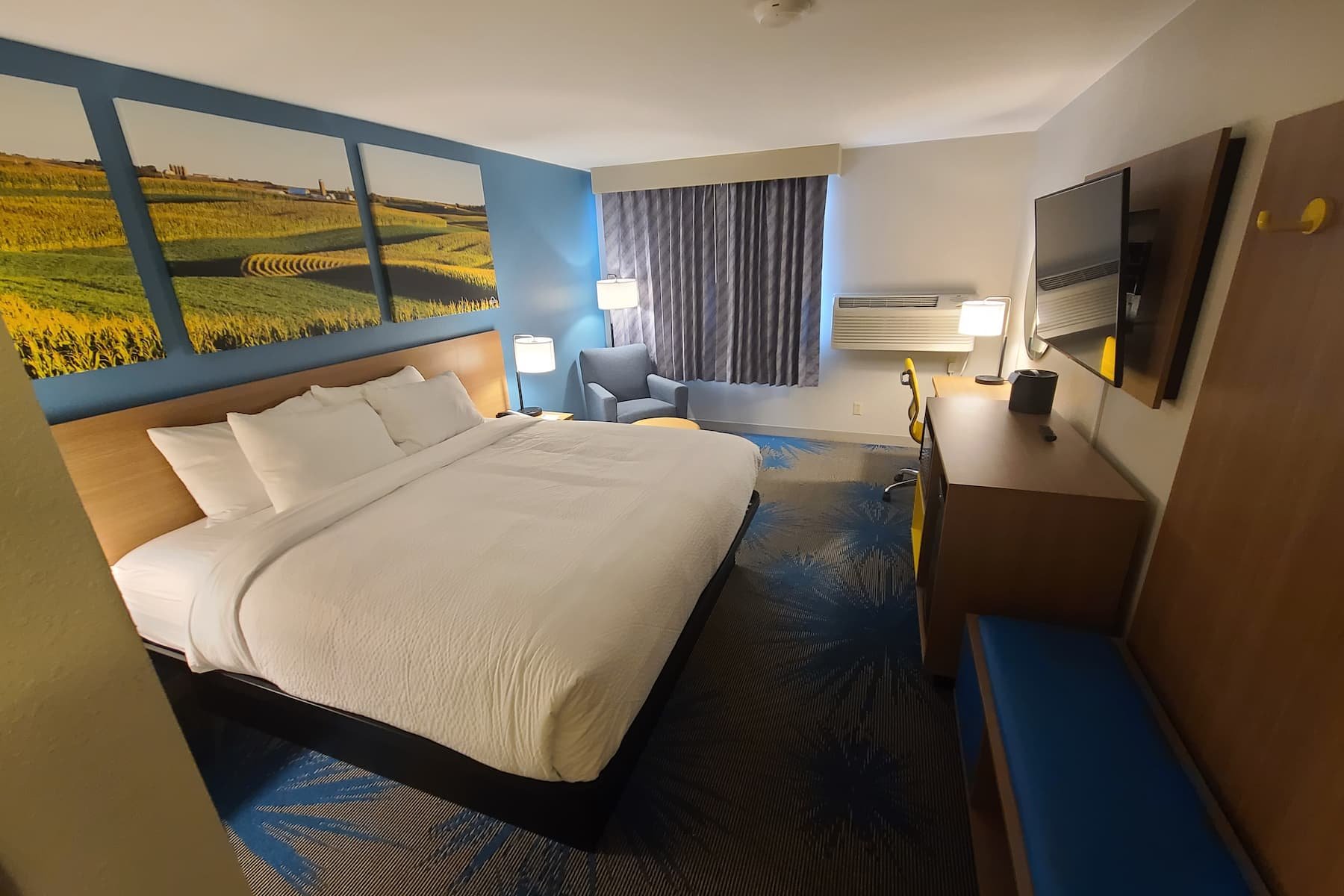 King standard guest room