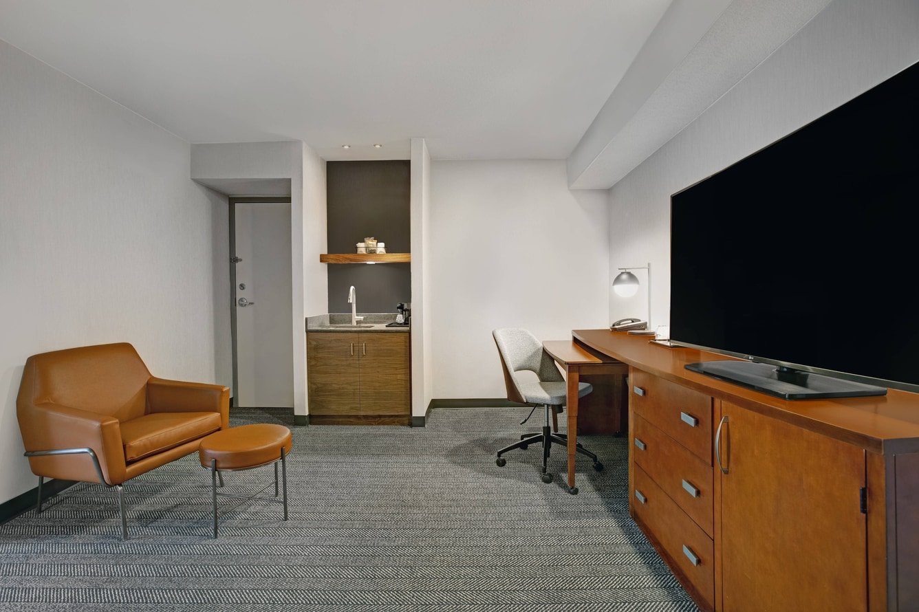 Courtyard Elmhurst suite living area