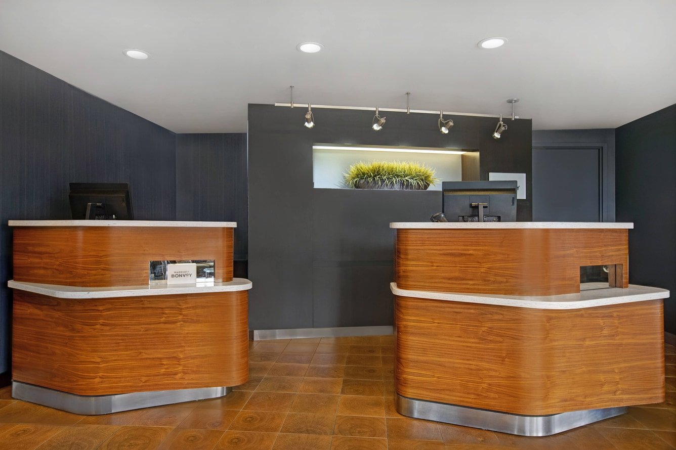 Courtyard Elmhurst front desk